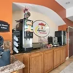 Super 8 by Wyndham Austin/Airport South 