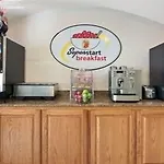 Super 8 by Wyndham Austin/Airport South 