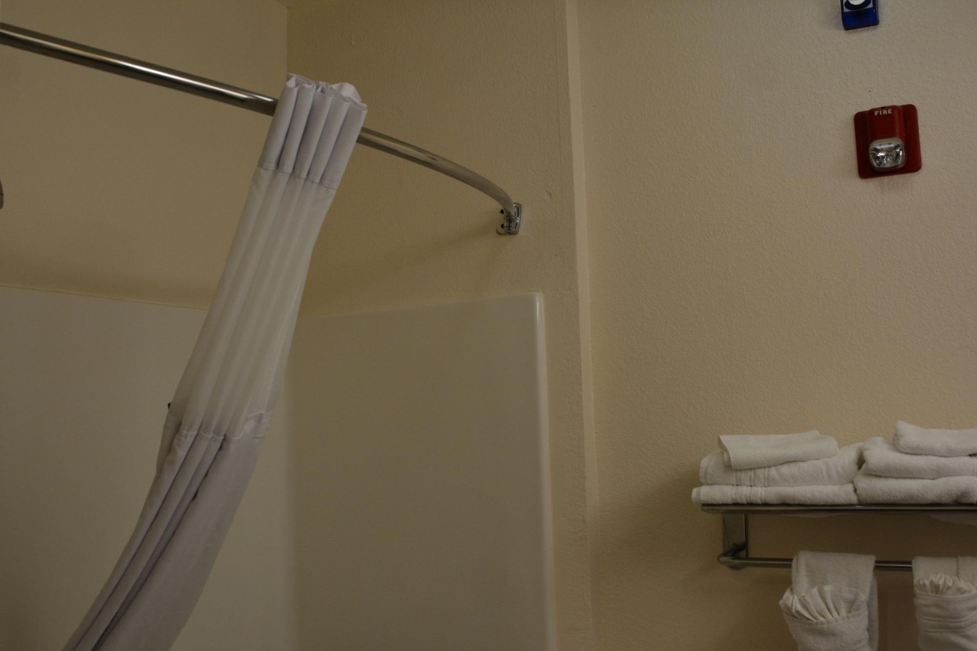 Super 8 By Wyndham Austin/airport South Hotel 2*