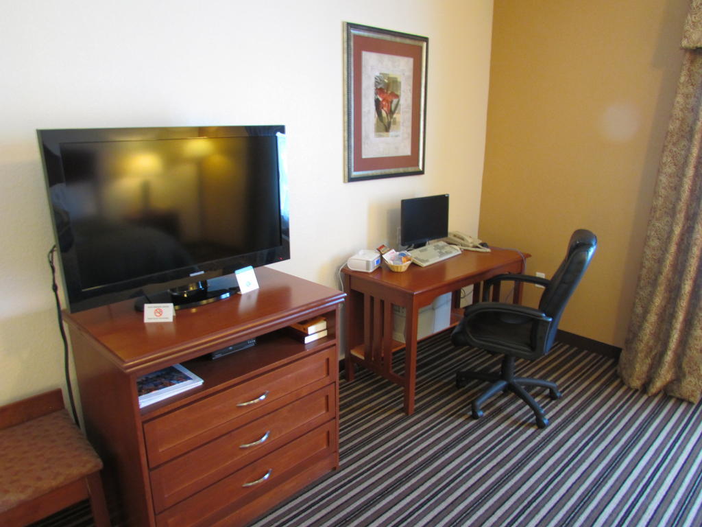 Super 8 By Wyndham Austin/airport South Hotel