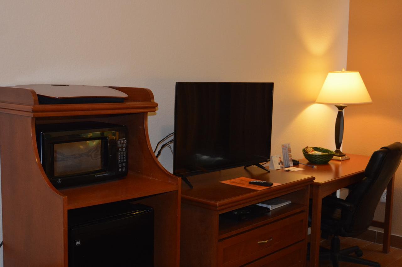 Super 8 By Wyndham Austin/airport South Hotel 2*