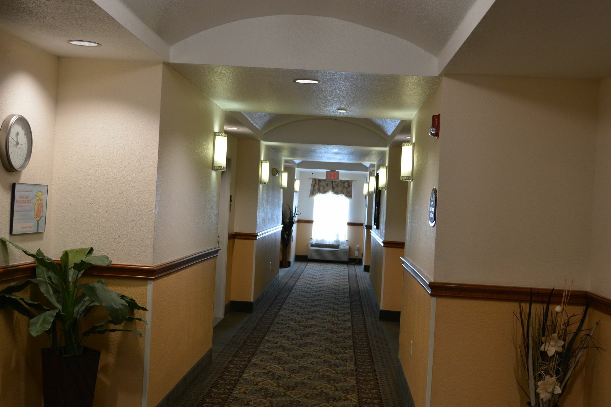 Super 8 By Wyndham Austin/airport South