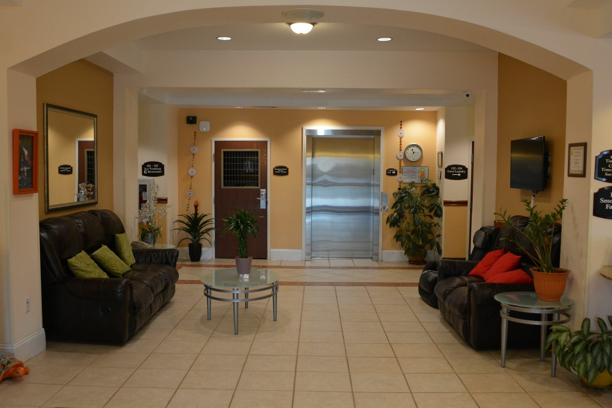 Super 8 By Wyndham Austin/airport South Hotel Austin