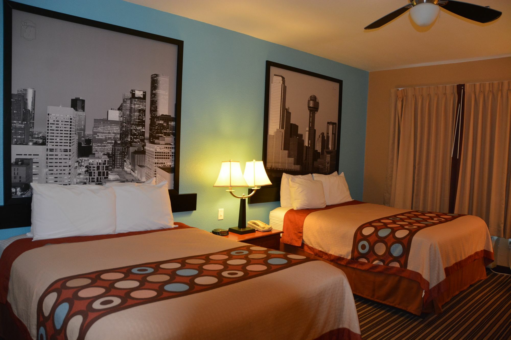 Super 8 By Wyndham Austin/airport South 2*