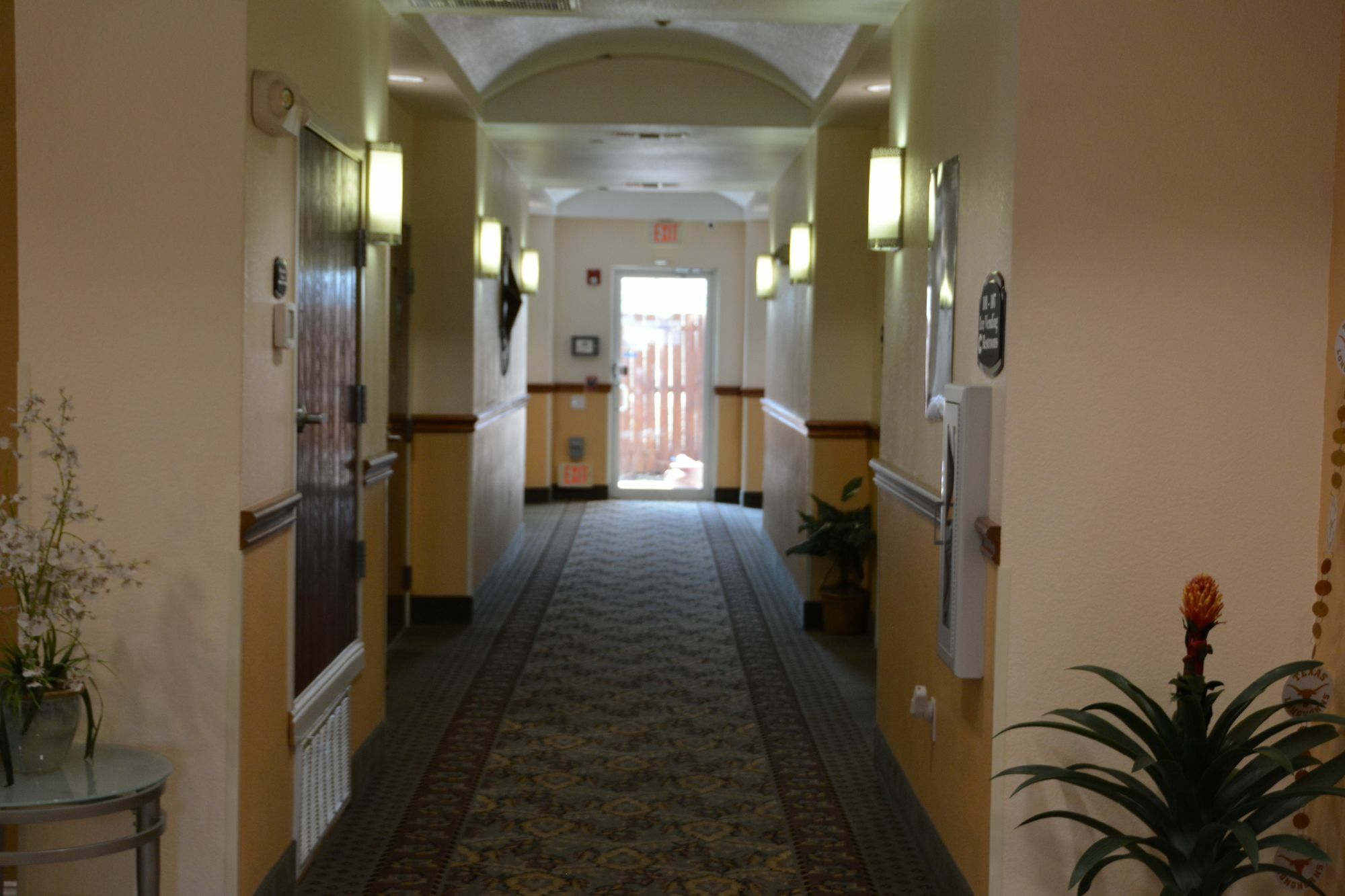 Super 8 By Wyndham Austin/airport South