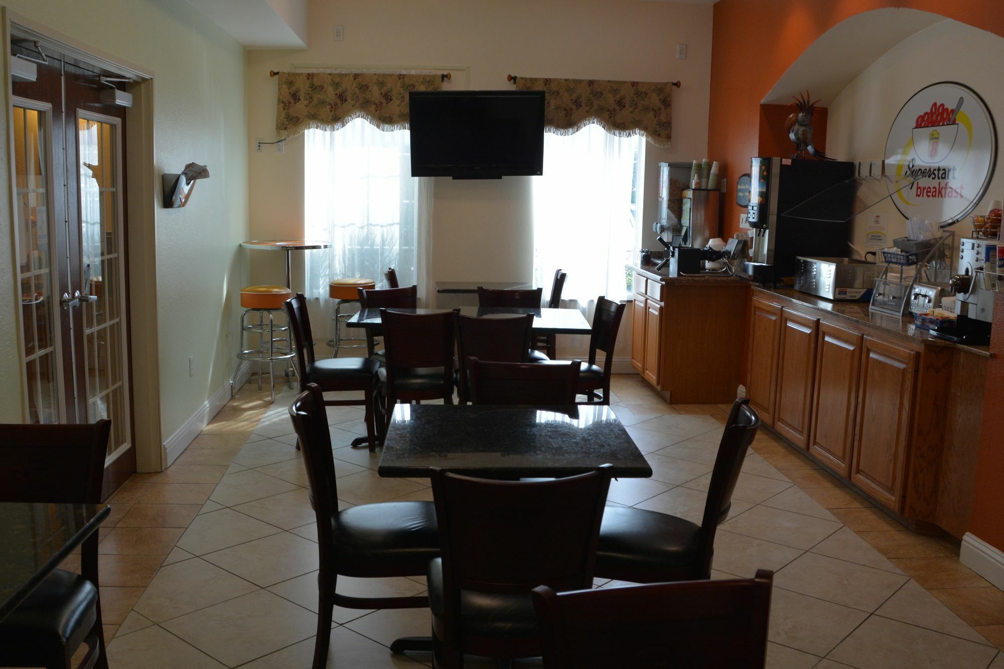 Super 8 By Wyndham Austin/airport South Hotel 2*
