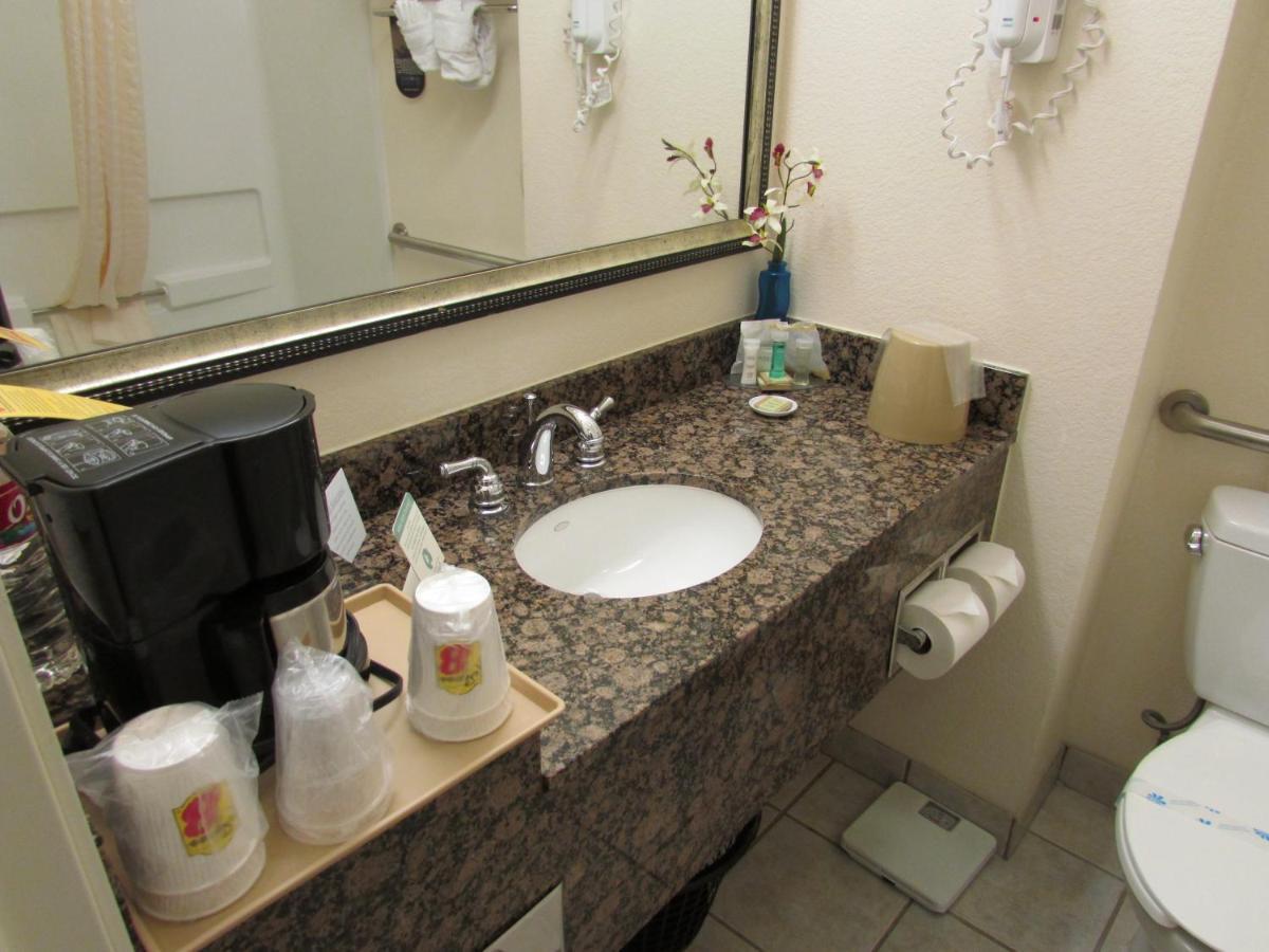Super 8 By Wyndham Austin/airport South Austin